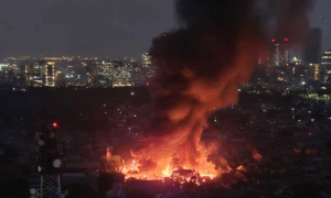কড়াইল বস্তিতে ভয়াবহ অগ্নিকাণ্ড