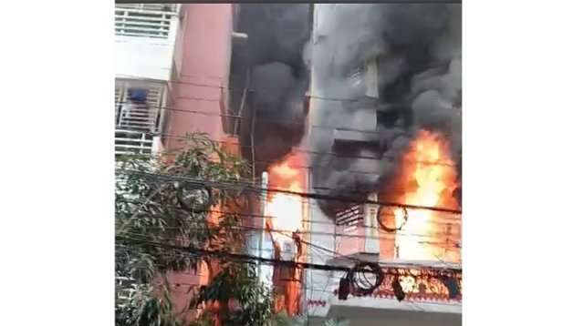 উত্তরার অগ্নিকাণ্ডের ভয়াবহ অবস্থা: একটি সকাল, কয়েকটি নিভে যাওয়া জীবন